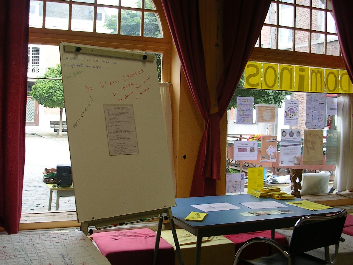 Exposition de notre travail dans le salon de la Maison des Associations : bar  ides